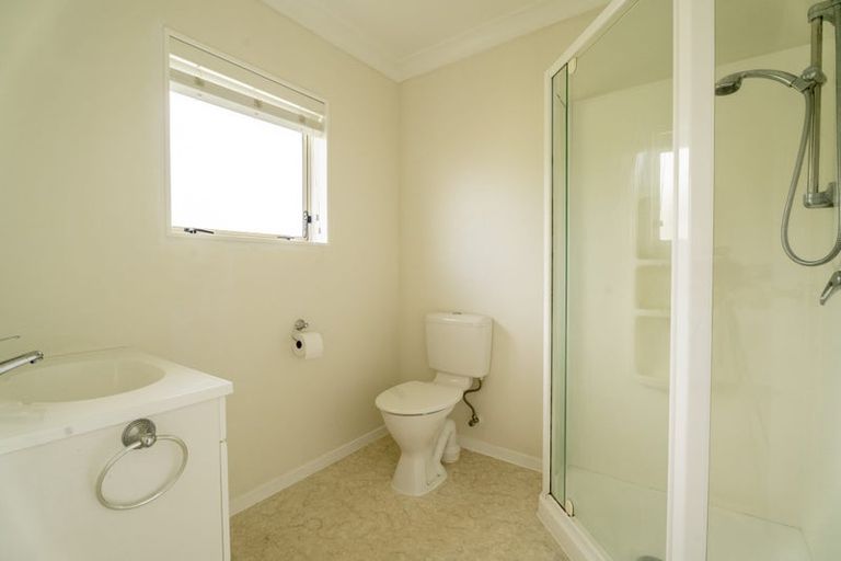 Photo of property in 17 Crown Hill, Paraparaumu, 5032