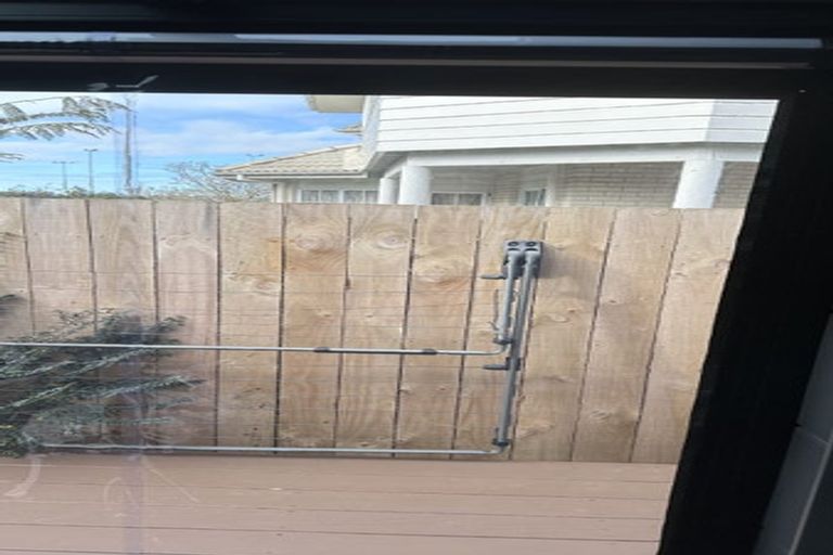 Photo of property in 216a Bucklands Road, Bucklands Beach, Auckland, 2012