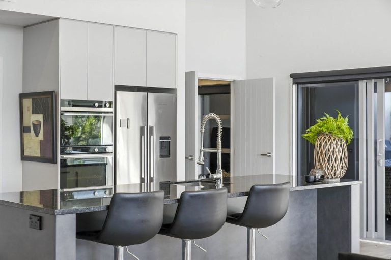 Photo of property in 22 Taranui Way, Paraparaumu Beach, Paraparaumu, 5032