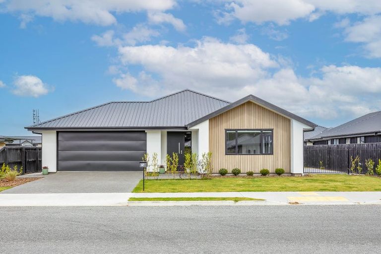 Photo of property in 74 Hilton Drive, Amberley, 7410