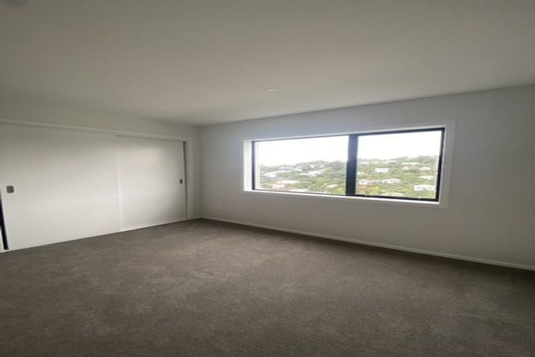 Photo of property in 68 Tiketike Way, Brooklyn, Wellington, 6021