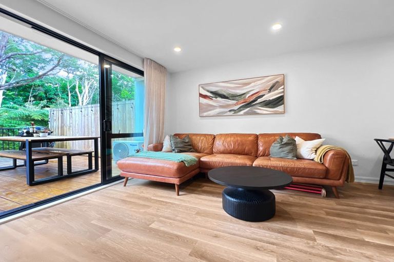 Photo of property in 31 Tokai Place, Glen Eden, Auckland, 0602