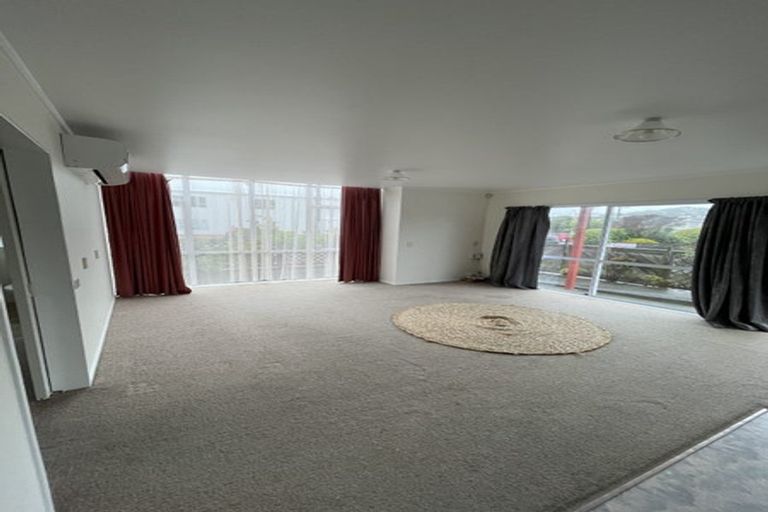 Photo of property in 2 Macalister Place, Miramar, Wellington, 6022