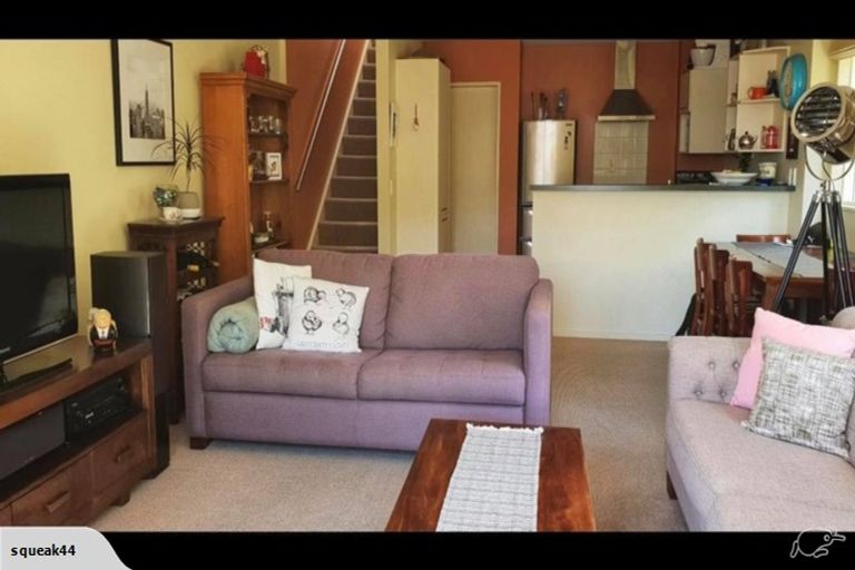 Photo of property in 17 Kopiko Way, Brooklyn, Wellington, 6021