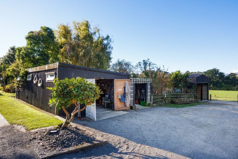 Photo of property in 34 Hazelhurst Line, Kelvin Grove, Palmerston North, 4470