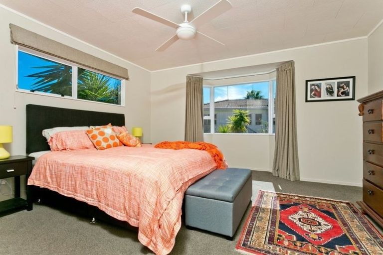 Photo of property in 4 Rook Place, Unsworth Heights, Auckland, 0632