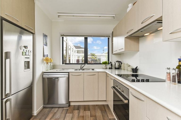 Photo of property in 2/20 Alma Road, Milford, Auckland, 0620