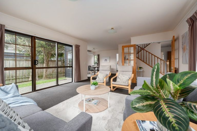 Photo of property in 6 Ellwood Place, Churton Park, Wellington, 6037