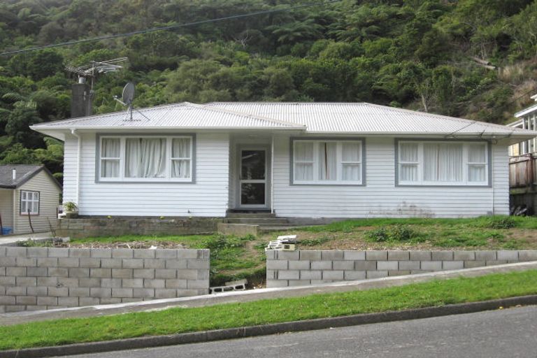 Photo of property in 22 Holmes Grove, Naenae, Lower Hutt, 5011