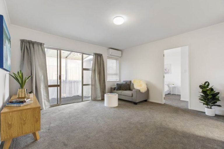 Photo of property in 2/121 Gardner Avenue, New Lynn, Auckland, 0600