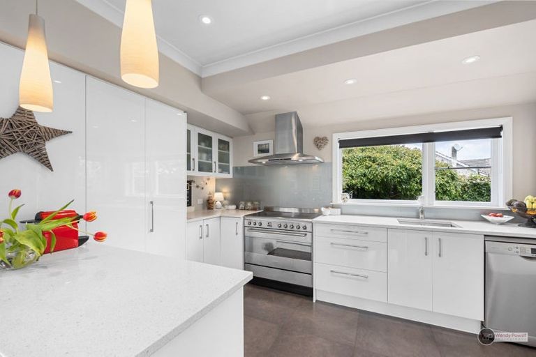 Photo of property in 24 Willoughby Street, Woburn, Lower Hutt, 5010