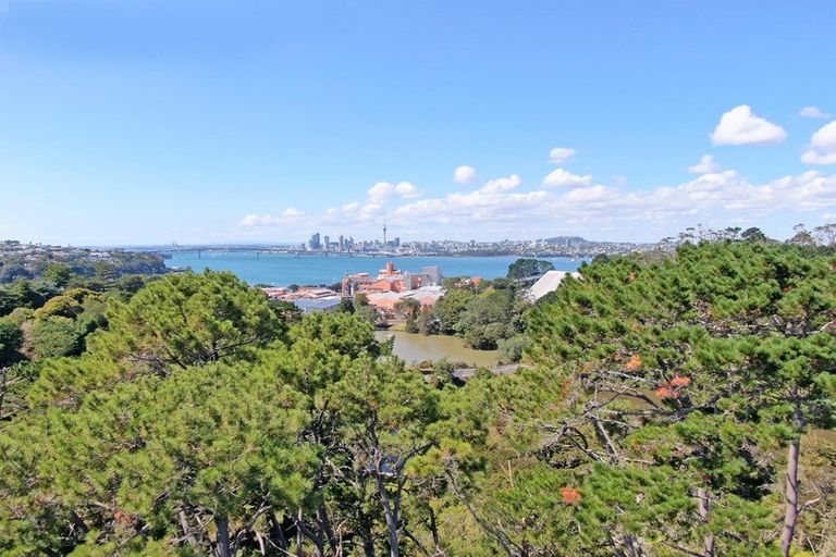 Photo of property in 28 Blundell Place, Chatswood, Auckland, 0626