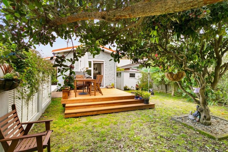 Photo of property in 13 Taikata Road, Te Atatu Peninsula, Auckland, 0610