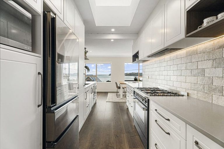 Photo of property in 2 Melandra Road, Stanmore Bay, Whangaparaoa, 0932