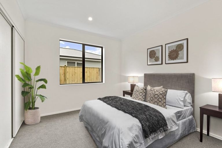 Photo of property in 4 Taikura Avenue, Red Beach, 0932