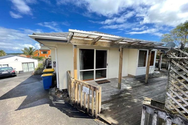 Photo of property in 1 Graham Collins Drive, Windsor Park, Auckland, 0632