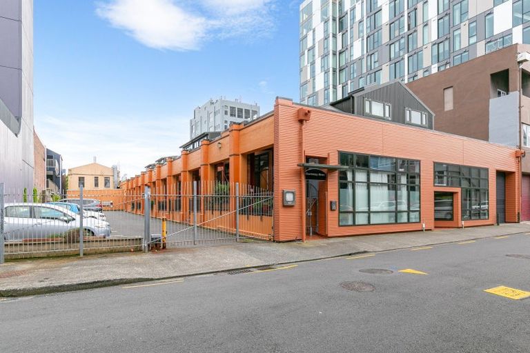 Photo of property in Courtenay Mews Apartments, 3/14 Alpha Street, Te Aro, Wellington, 6011