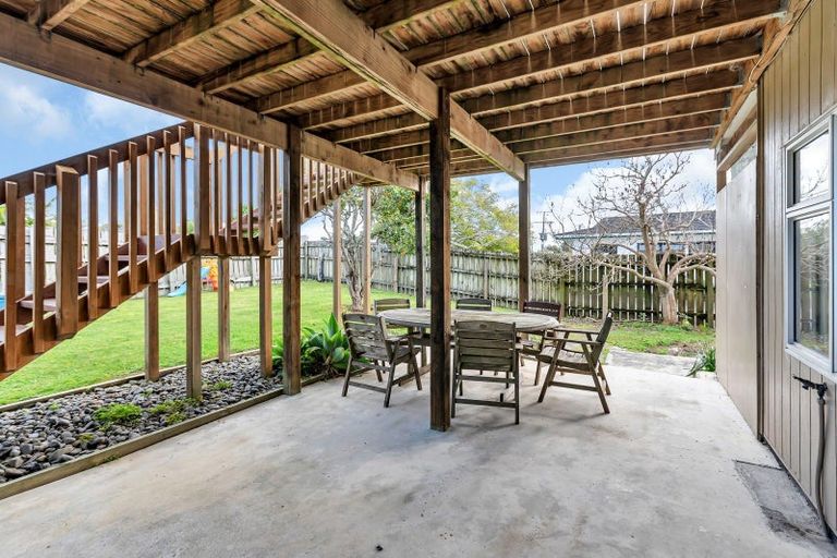 Photo of property in 15 Pyle Road West, One Tree Point, 0118