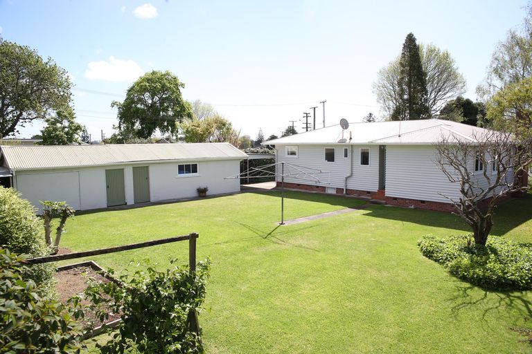 Photo of property in 32 Youngs Road, Papakura, 2110