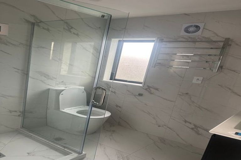 Photo of property in 79c Bond Crescent, Forrest Hill, Auckland, 0620