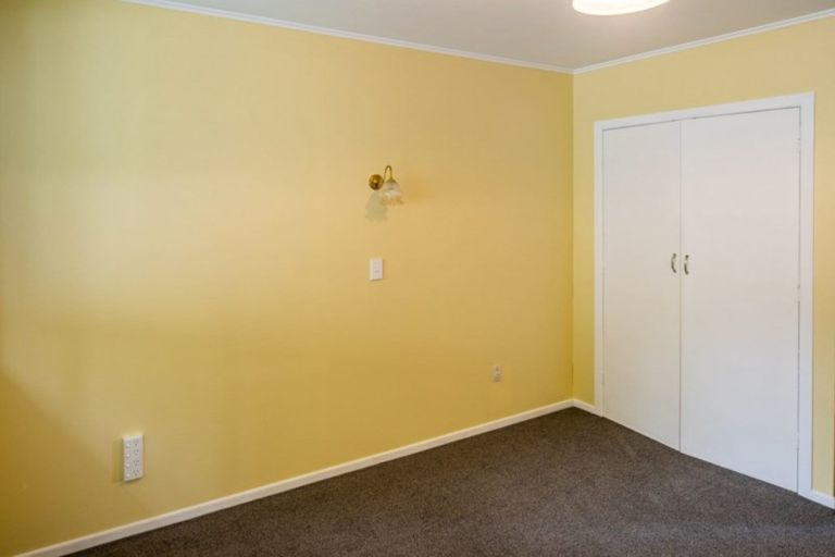 Photo of property in 4 Helvetia Grove, Naenae, Lower Hutt, 5011