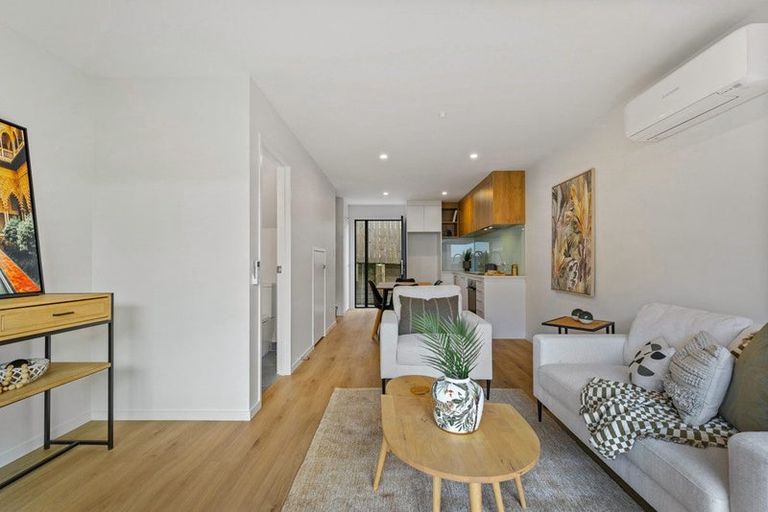 Photo of property in 21 Divich Avenue, Te Atatu South, Auckland, 0610