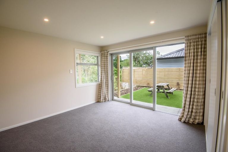 Photo of property in 50a Kahu Road, Paremata, Porirua, 5024