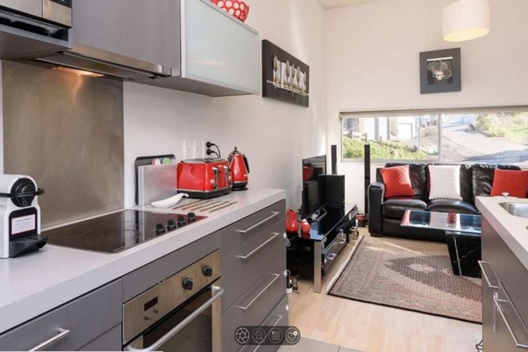 Photo of property in 18/2 Onslow Road, Khandallah, Wellington, 6035