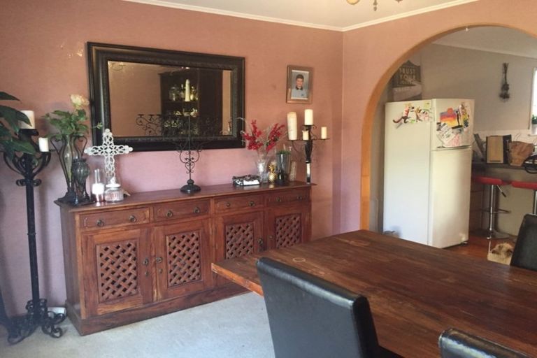 Photo of property in 105 Bond Crescent, Forrest Hill, Auckland, 0620
