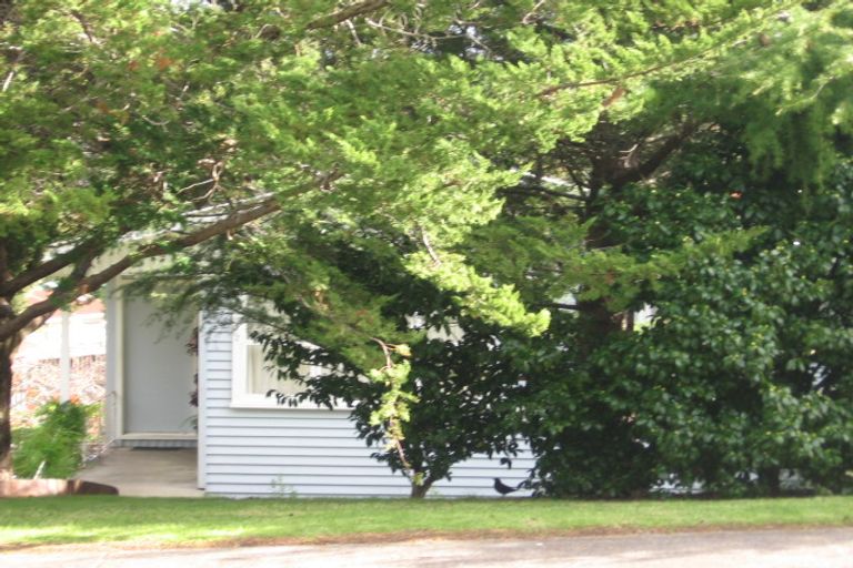 Photo of property in 43 Rehia Road, Massey, Auckland, 0614