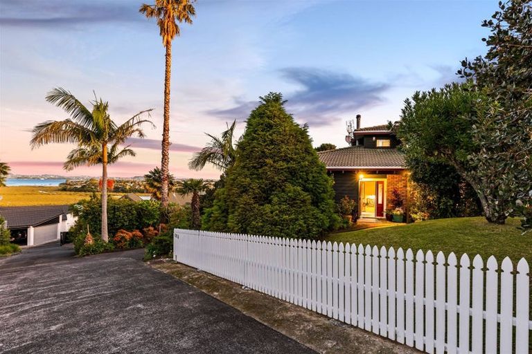 Photo of property in 181 Luckens Road, West Harbour, Auckland, 0618