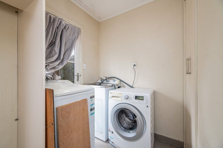 Photo of property in 1/2 Kashmir Road, Glen Eden, Auckland, 0602