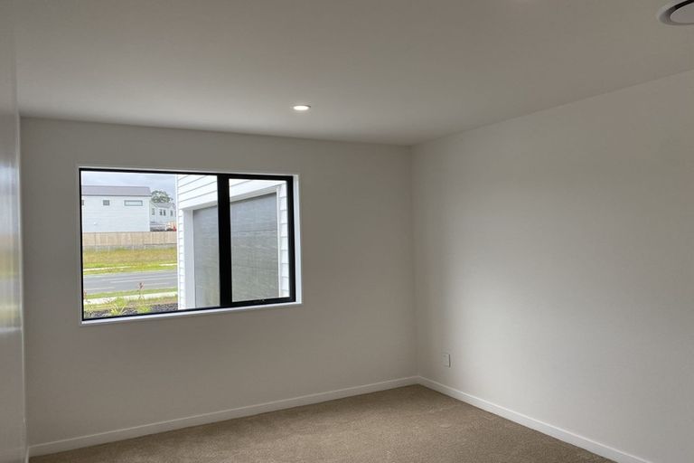 Photo of property in 40 Taikura Avenue, Red Beach, 0932