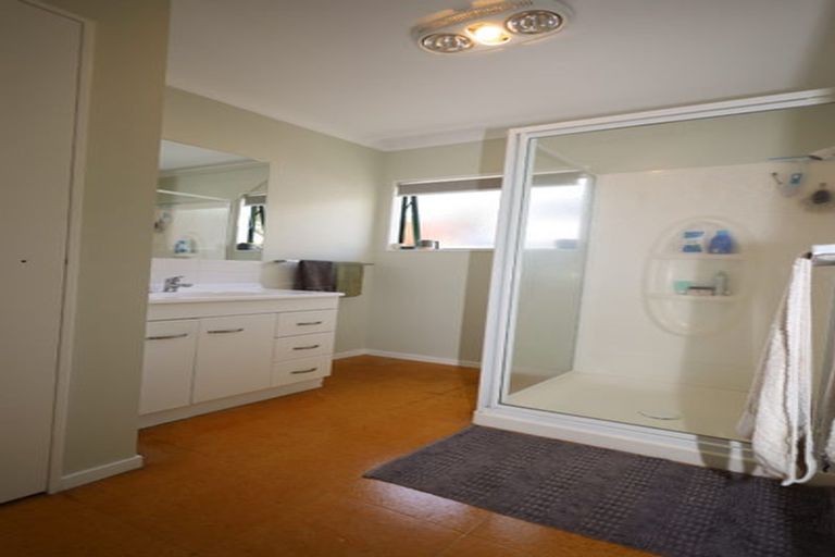 Photo of property in 4b Langstone Street, Welcome Bay, Tauranga, 3112