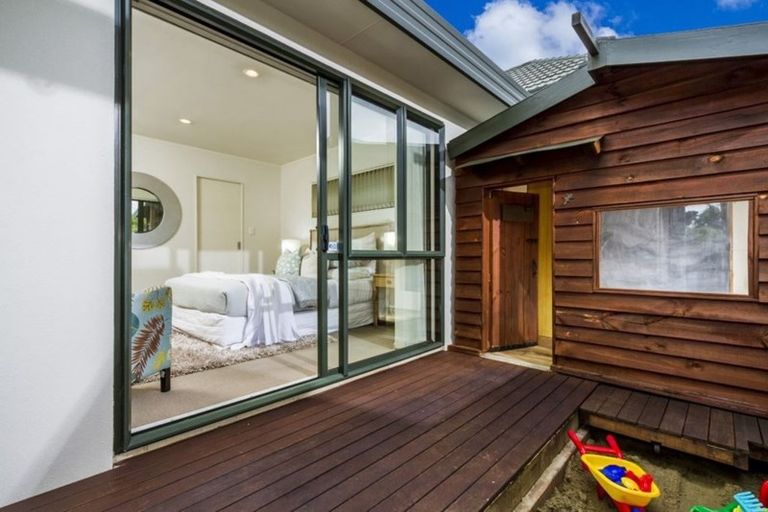 Photo of property in 1/112 Seaview Road, Glenfield, Auckland, 0629