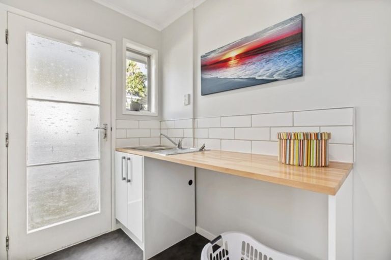 Photo of property in 1/2 Palm Court Drive, Glen Eden, Auckland, 0602