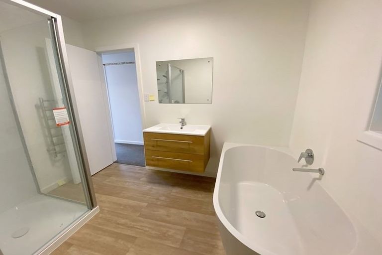 Photo of property in 18 Taikata Road, Te Atatu Peninsula, Auckland, 0610