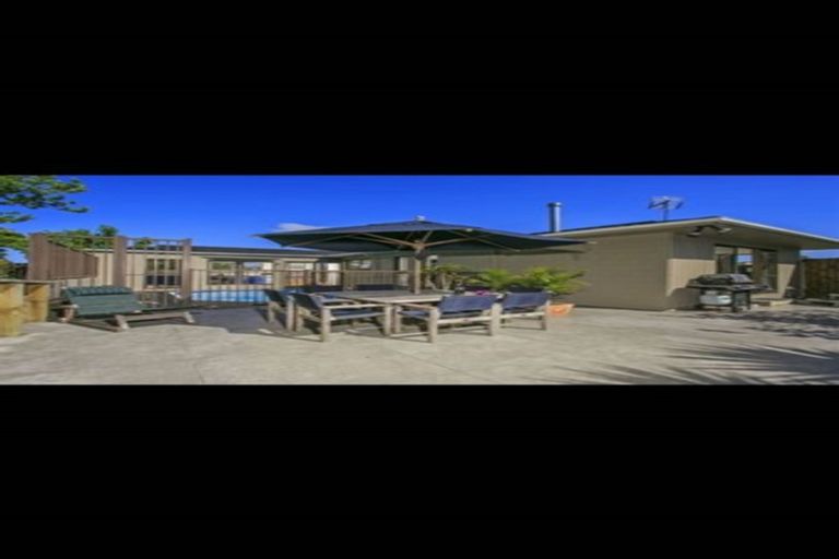Photo of property in 13 King Richard Place, Browns Bay, Auckland, 0630