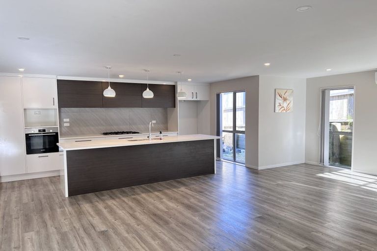 Photo of property in 19a Minaret Drive, Bucklands Beach, Auckland, 2014