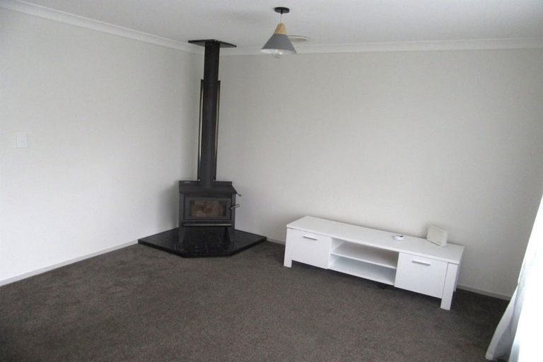 Photo of property in 21 Salford Avenue, Redwood, Christchurch, 8051