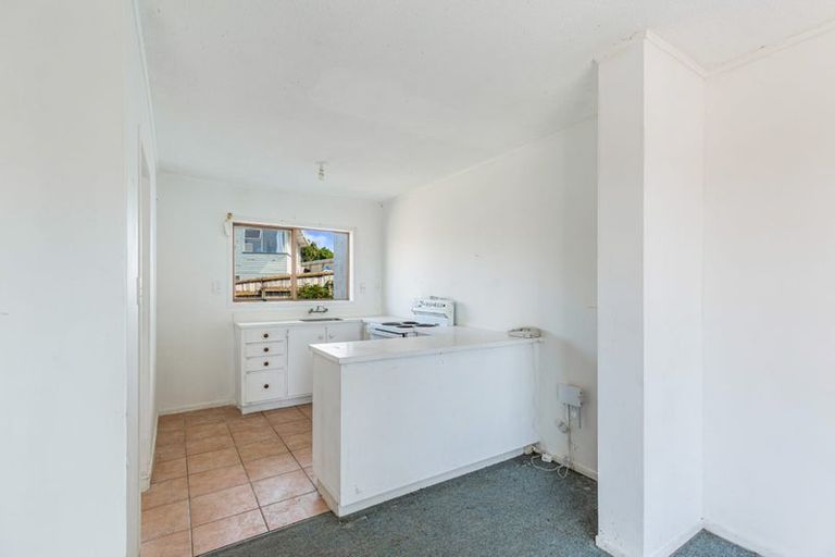 Photo of property in 2/4173a Great North Road, Glen Eden, Auckland, 0602