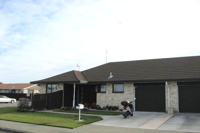 Photo of property in 2/1 Iona Place, Sockburn, Christchurch, 8042