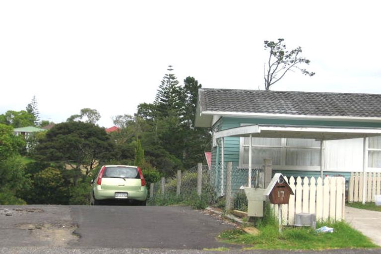 Photo of property in 17 Hellyers Street, Birkdale, Auckland, 0626