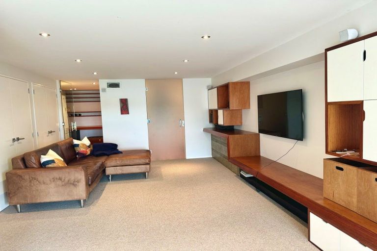 Photo of property in 273 Queens Drive, Lyall Bay, Wellington, 6022