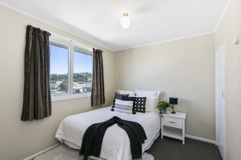 Photo of property in 55u2 Apu Crescent, Lyall Bay, Wellington, 6022