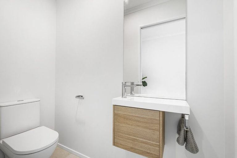 Photo of property in 6 Waka Moana Drive, Hobsonville, 0616