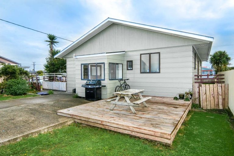 Photo of property in 91 Derby Street, Westport, 7825