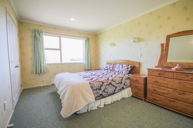 Photo of property in 16 Kotare Crescent, Pahi, Paparoa, 0571