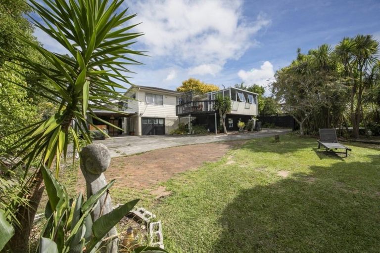Photo of property in 18 George Herring Place, Glen Eden, Auckland, 0602