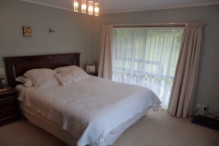 Photo of property in 130 Cliff View Drive, Green Bay, Auckland, 0604